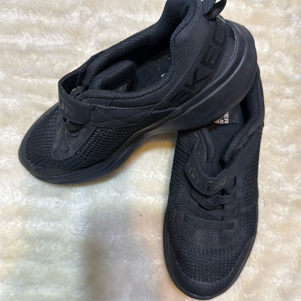 Sketchers sneakers
